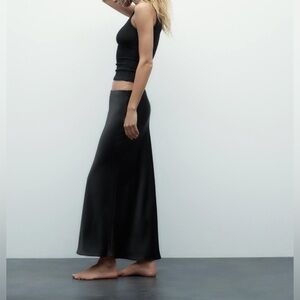 Zara Satin Effect Midi Skirt - black - size XS